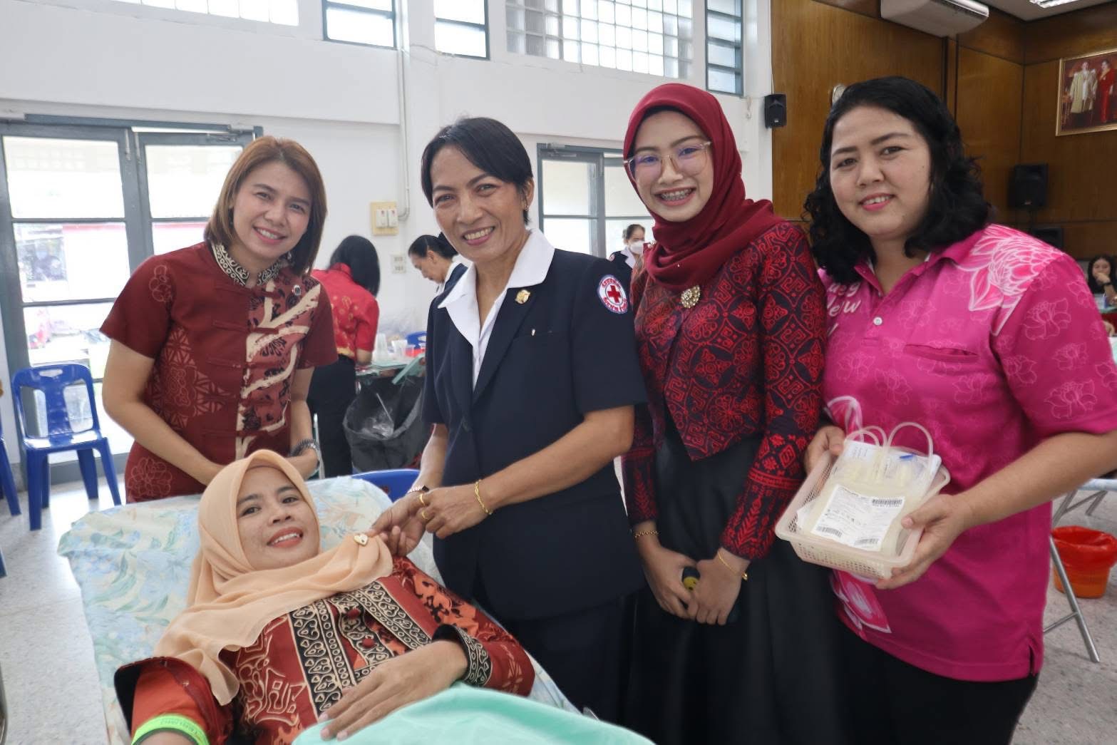 สำนักงานพัฒนาชุมชนอำเภอแว้ง ร่วมบริจาคโลหิต ภายใต้โครงการ "ให้โลหิต ให้ชีวิต ให้ประจำ (Give Blood,Give Lives, Give Forever)"